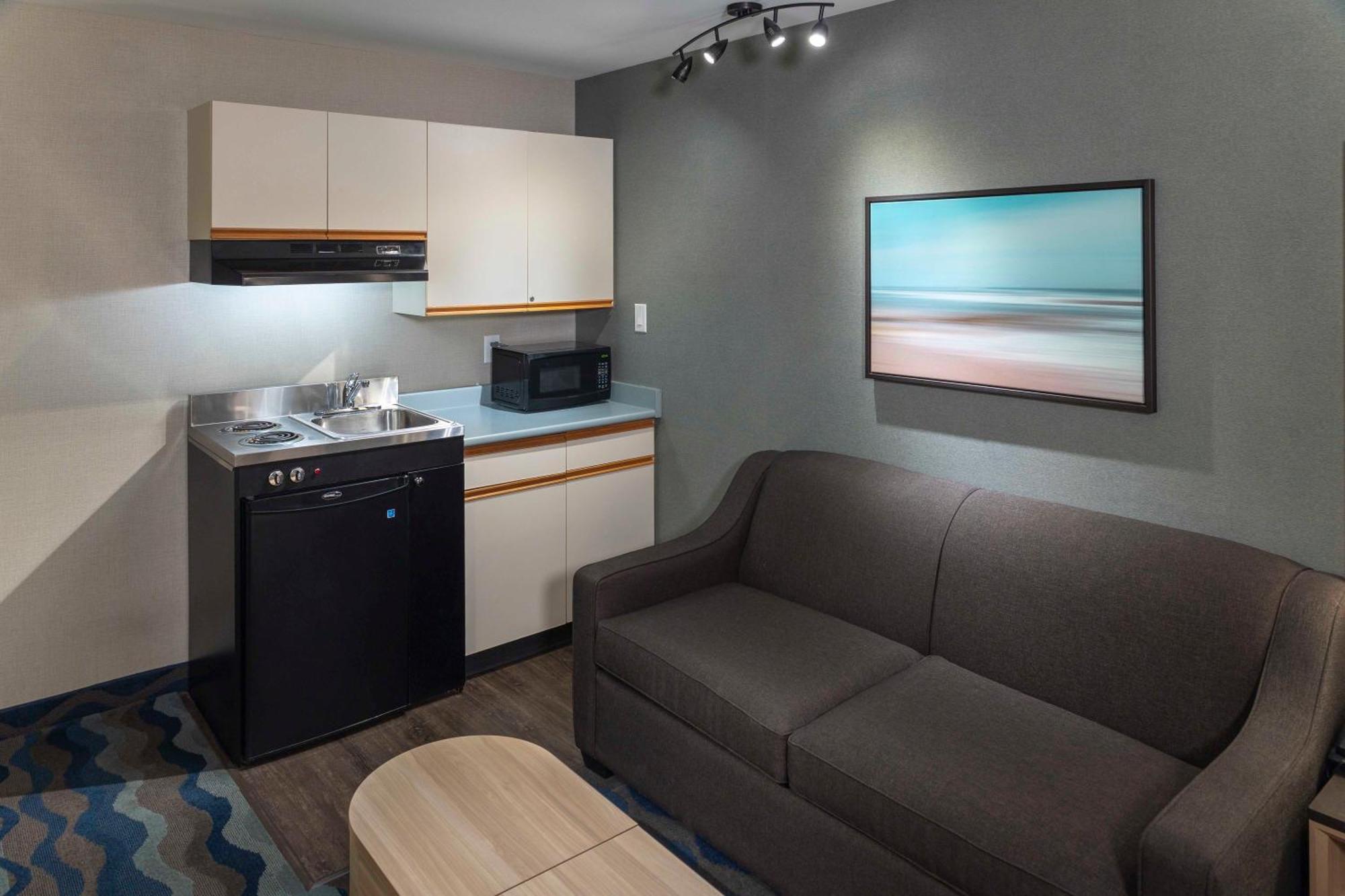 Accent 3* Kelowna